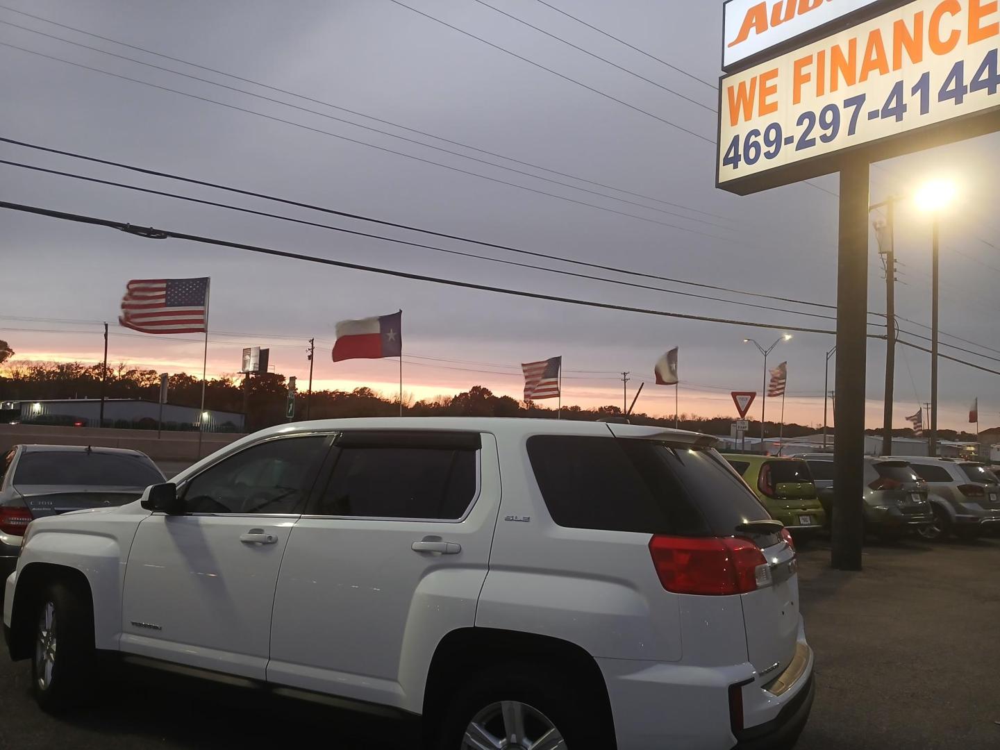 2016 WHITE GMC Terrain SLE1 FWD (2GKALMEK1G6) with an 2.4L L4 DOHC 16V engine, 6A transmission, located at 420 I-35E, Lancaster, TX, 75146, (469) 297-4144, 32.593929, -96.823685 - Photo#2