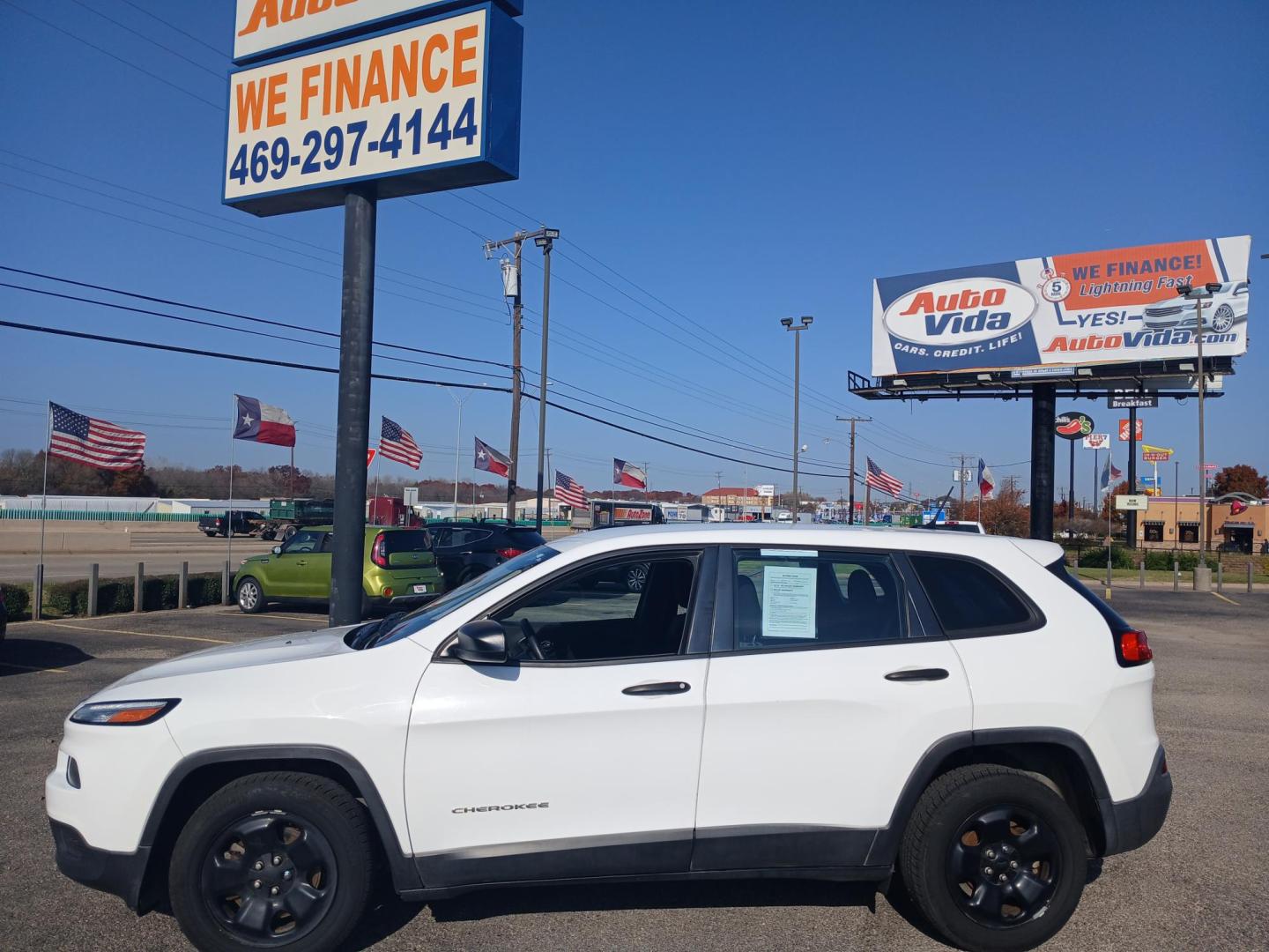 2017 WHITE Jeep Cherokee Sport FWD (1C4PJLAB7HD) with an 2.4L L4 DOHC 16V engine, 9A transmission, located at 420 I-35E, Lancaster, TX, 75146, (469) 297-4144, 32.593929, -96.823685 - Photo#1