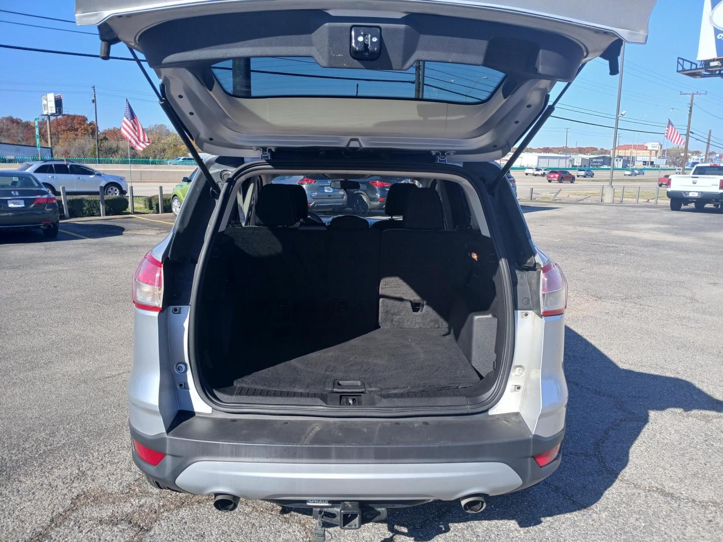 2014 SILVER Ford Escape SE FWD (1FMCU0GX7EU) with an 1.6L L4 DOHC 16V engine, 6-Speed Automatic transmission, located at 420 I-35E, Lancaster, TX, 75146, (469) 297-4144, 32.593929, -96.823685 - Photo#3