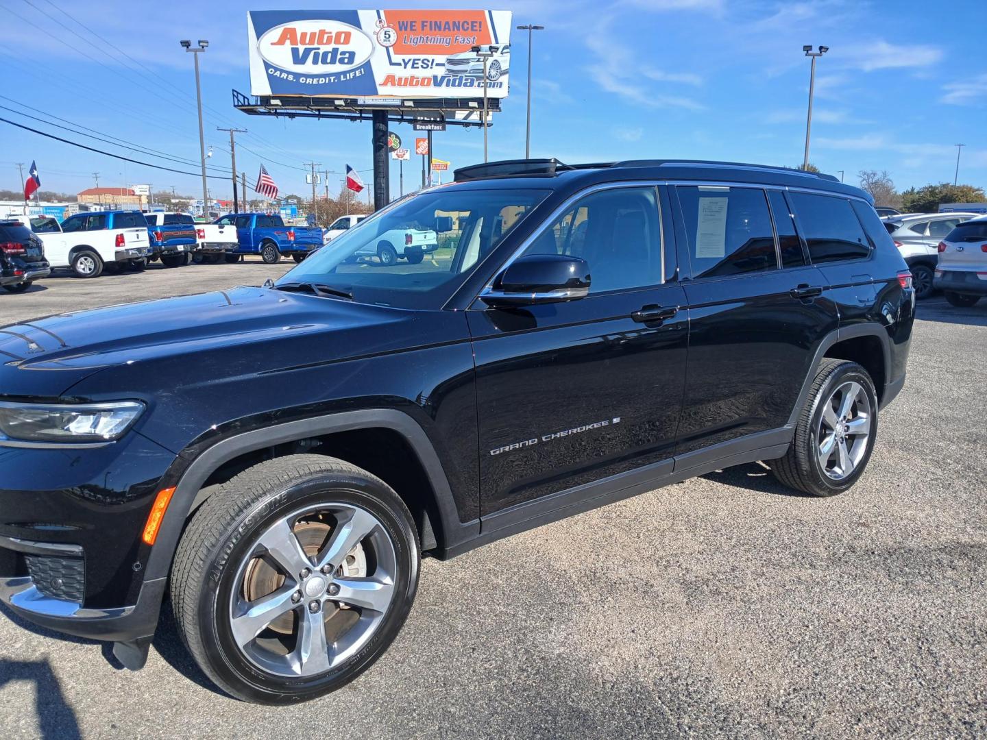 2022 BLACK Jeep Grand Cherokee Limited 4WD (1C4RJKBG4N8) with an 3.6L V6 DOHC 24V engine, 8A transmission, located at 420 I-35E, Lancaster, TX, 75146, (469) 297-4144, 32.593929, -96.823685 - Photo#0