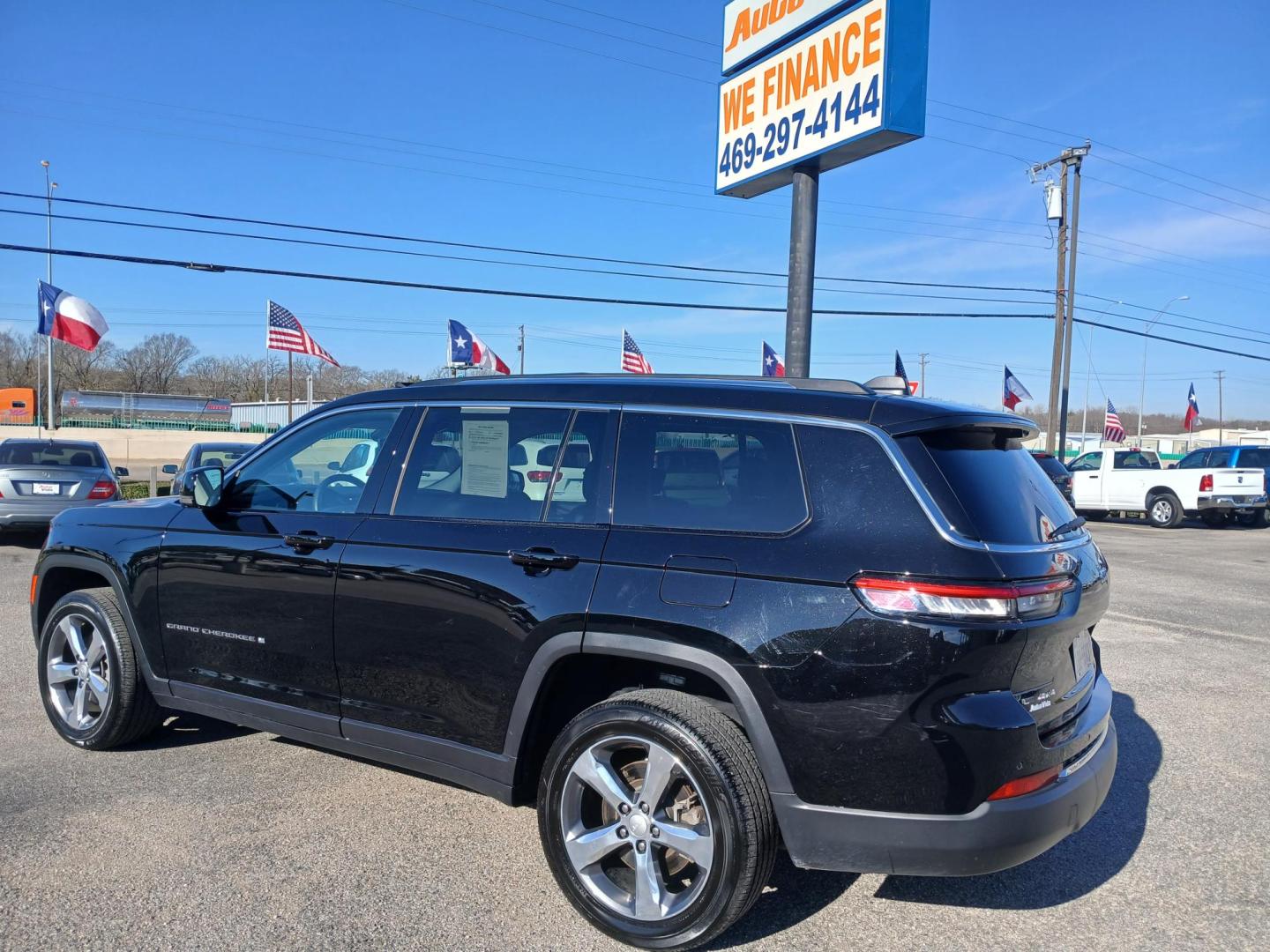 2022 BLACK Jeep Grand Cherokee Limited 4WD (1C4RJKBG4N8) with an 3.6L V6 DOHC 24V engine, 8A transmission, located at 420 I-35E, Lancaster, TX, 75146, (469) 297-4144, 32.593929, -96.823685 - Photo#2