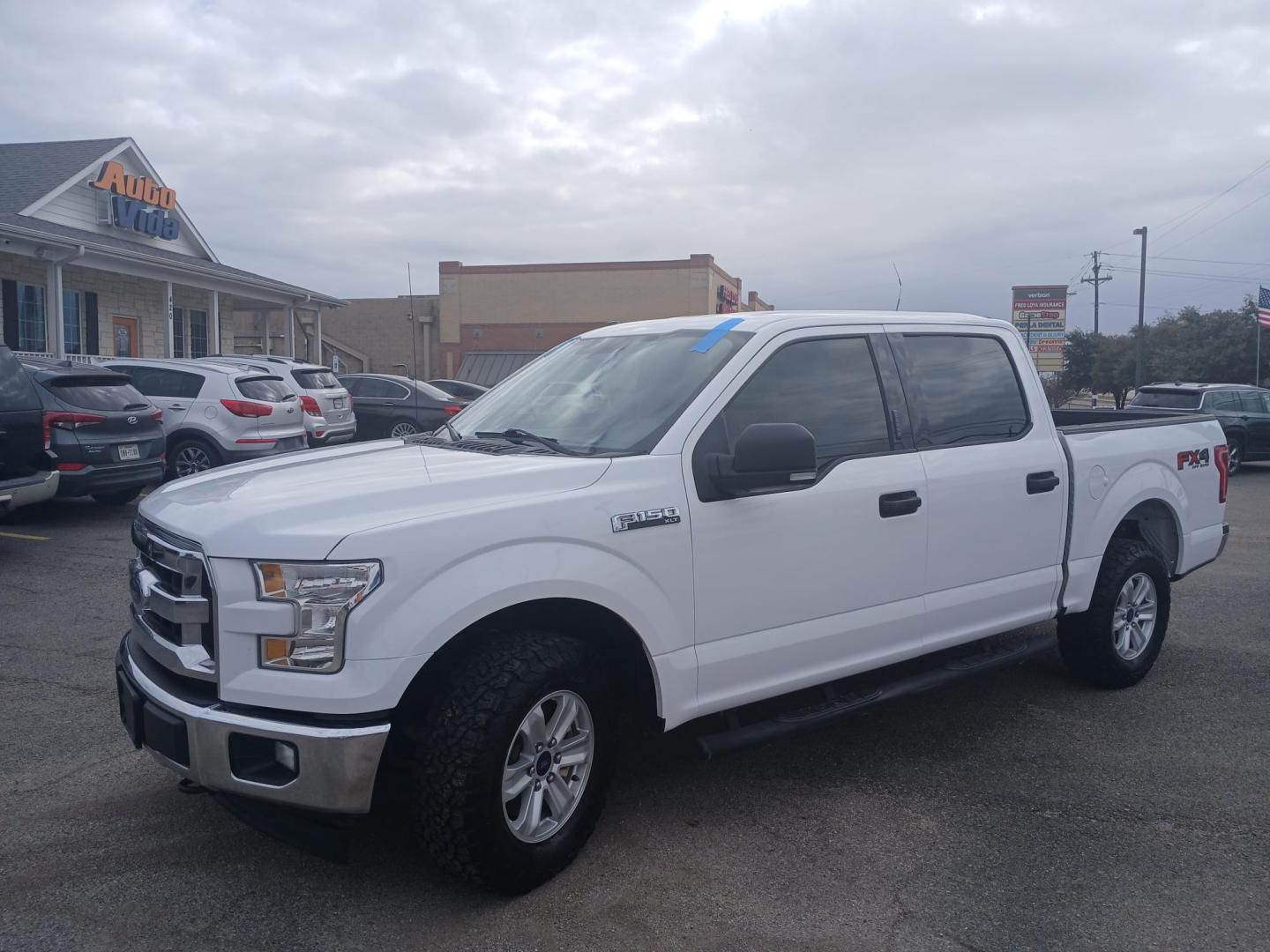 2017 WHITE Ford F-150 Lariat SuperCrew 6.5-ft. Bed 4WD (1FTEW1EFXHK) with an 5.0L V8 engine, 6A transmission, located at 420 I-35E, Lancaster, TX, 75146, (469) 297-4144, 32.593929, -96.823685 - Photo#0