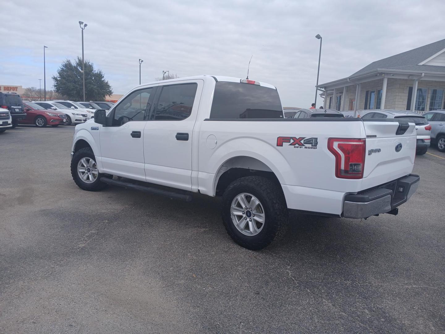 2017 WHITE Ford F-150 Lariat SuperCrew 6.5-ft. Bed 4WD (1FTEW1EFXHK) with an 5.0L V8 engine, 6A transmission, located at 420 I-35E, Lancaster, TX, 75146, (469) 297-4144, 32.593929, -96.823685 - Photo#2