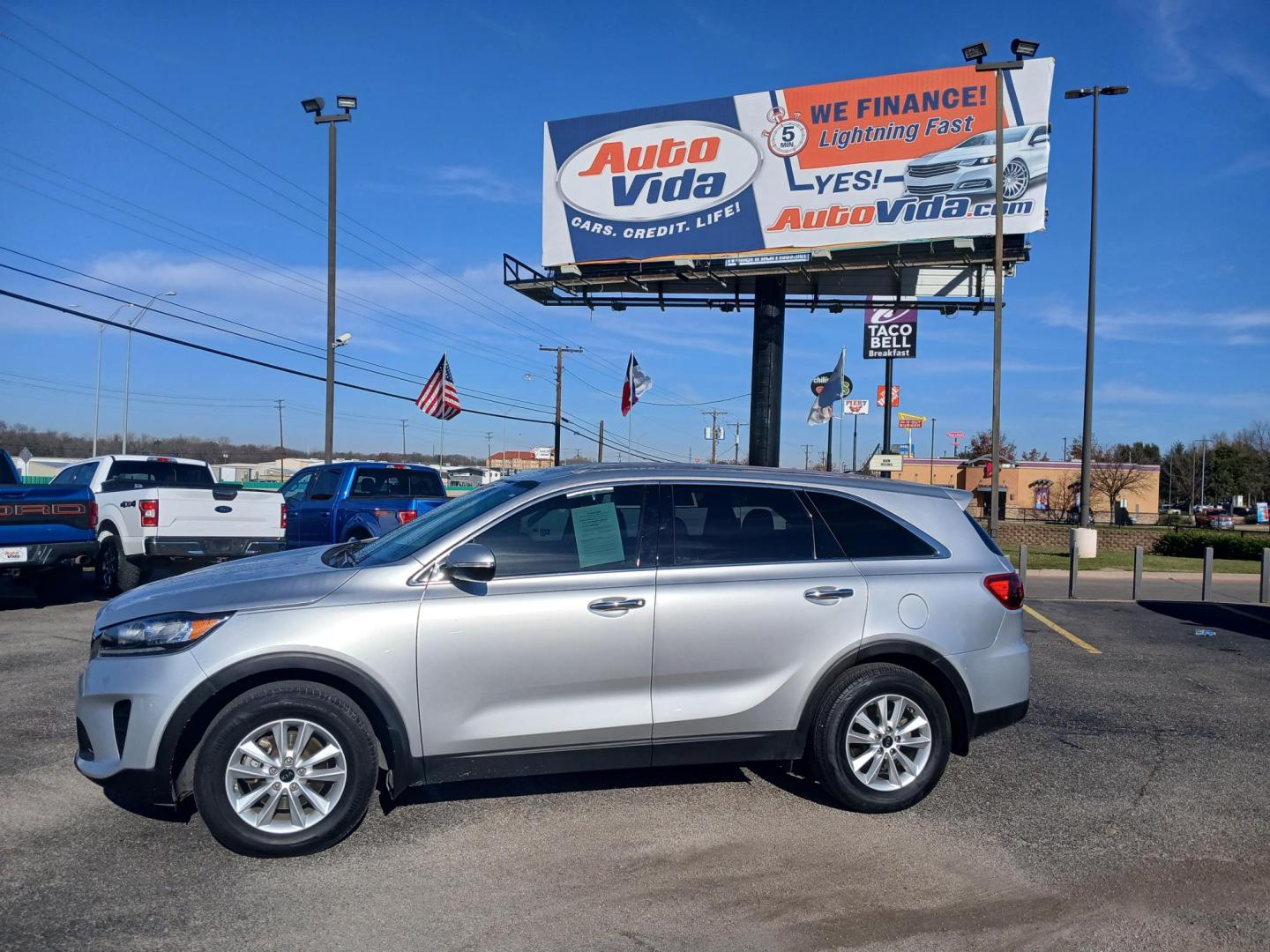 2019 SILVER Kia Sorento LX 2WD (5XYPG4A32KG) with an 2.4L L4 DOHC 16V engine, 6A transmission, located at 420 I-35E, Lancaster, TX, 75146, (469) 297-4144, 32.593929, -96.823685 - Photo#1