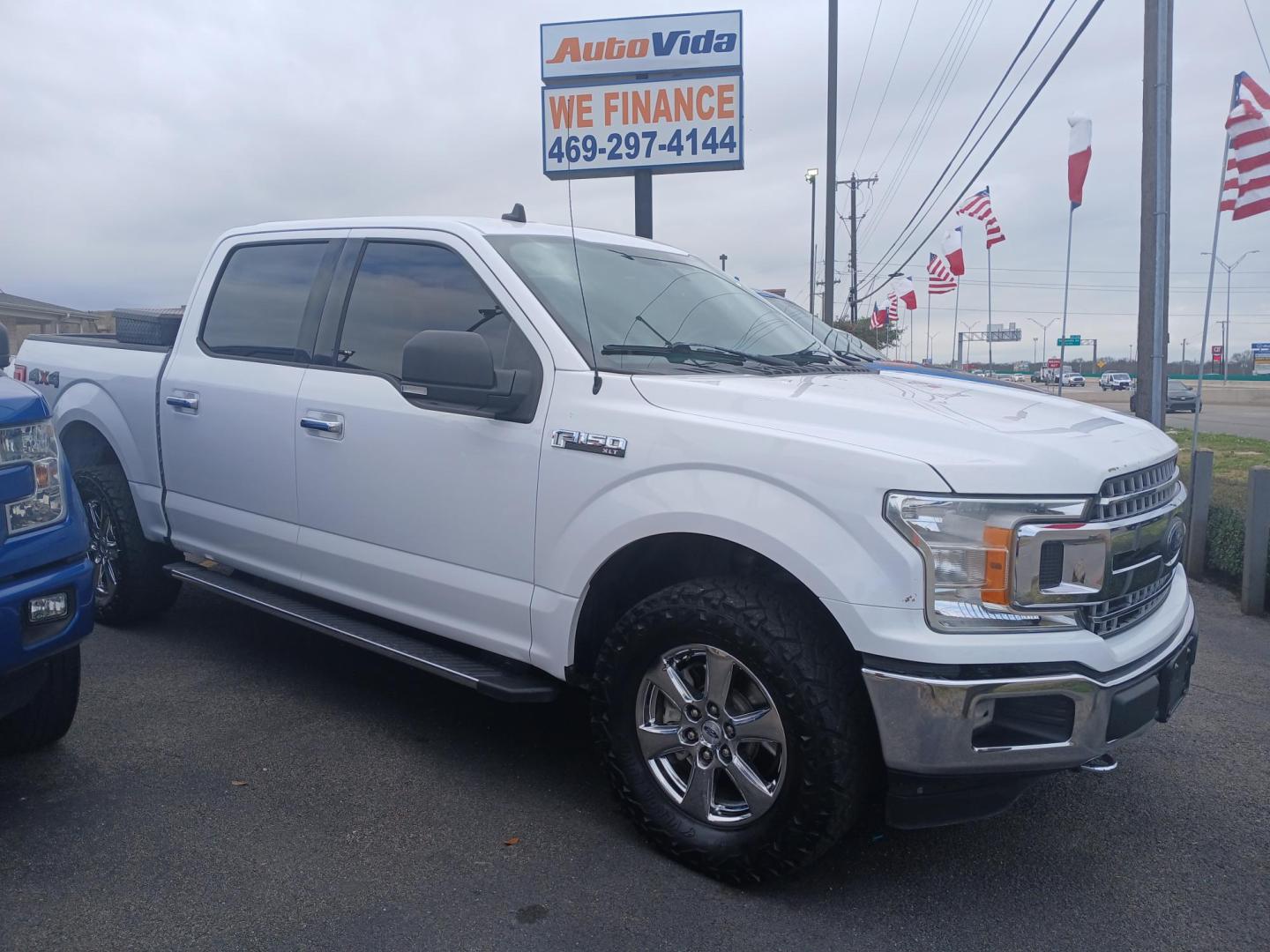 2019 WHITE Ford F-150 Lariat SuperCrew 5.5-ft. Bed 4WD (1FTEW1E52KK) with an 5.0L V8 OHV 32V engine, 6A transmission, located at 420 I-35E, Lancaster, TX, 75146, (469) 297-4144, 32.593929, -96.823685 - Photo#0