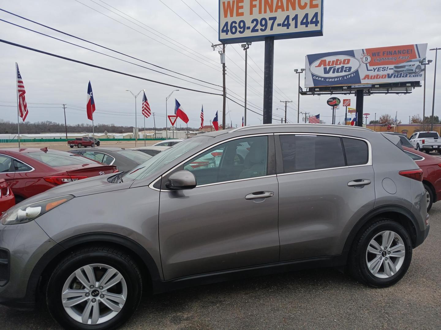 2015 SILVER Kia Sportage LX FWD (KNDPB3AC4F7) with an 2.4L V6 DOHC 24V engine, 6-Speed Automatic transmission, located at 420 I-35E, Lancaster, TX, 75146, (469) 297-4144, 32.593929, -96.823685 - Photo#1