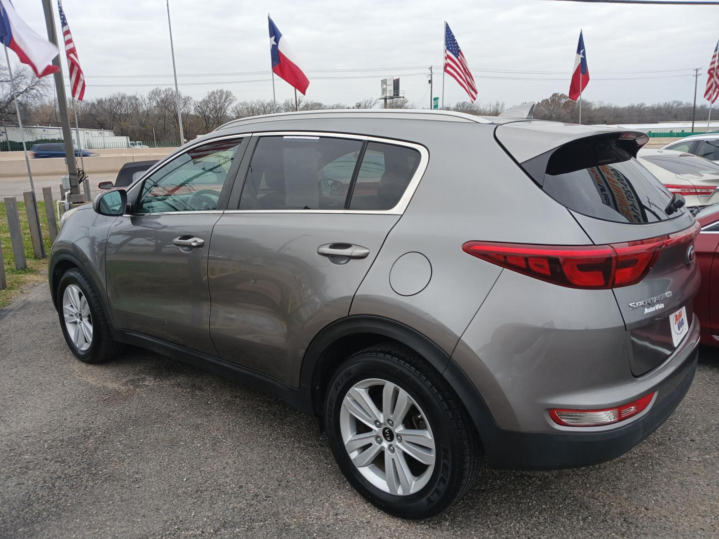 2015 SILVER Kia Sportage LX FWD (KNDPB3AC4F7) with an 2.4L V6 DOHC 24V engine, 6-Speed Automatic transmission, located at 420 I-35E, Lancaster, TX, 75146, (469) 297-4144, 32.593929, -96.823685 - Photo#2