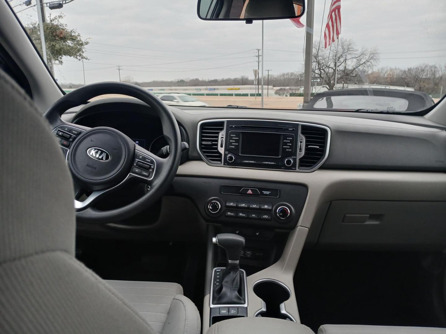 2015 SILVER Kia Sportage LX FWD (KNDPB3AC4F7) with an 2.4L V6 DOHC 24V engine, 6-Speed Automatic transmission, located at 420 I-35E, Lancaster, TX, 75146, (469) 297-4144, 32.593929, -96.823685 - Photo#4