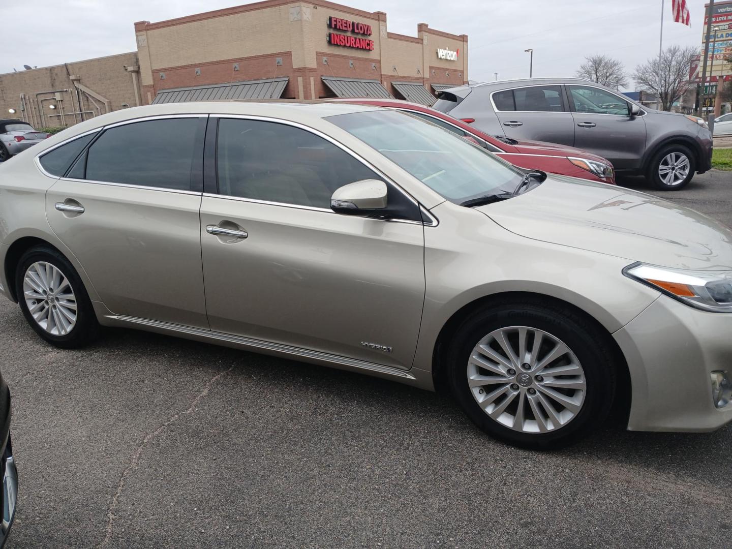 2015 TAN Toyota Avalon Hybrid XLE Premium (4T1BD1EB8FU) with an 2.5L L4 DOHC 16V HYBRID engine, Continuously Variable Transmission transmission, located at 420 I-35E, Lancaster, TX, 75146, (469) 297-4144, 32.593929, -96.823685 - Photo#1