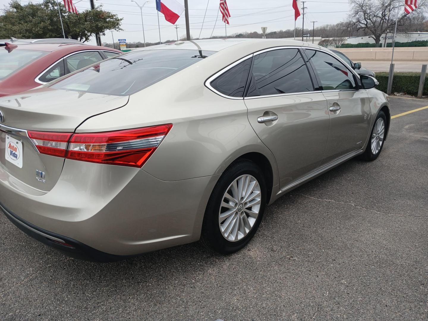 2015 TAN Toyota Avalon Hybrid XLE Premium (4T1BD1EB8FU) with an 2.5L L4 DOHC 16V HYBRID engine, Continuously Variable Transmission transmission, located at 420 I-35E, Lancaster, TX, 75146, (469) 297-4144, 32.593929, -96.823685 - Photo#2