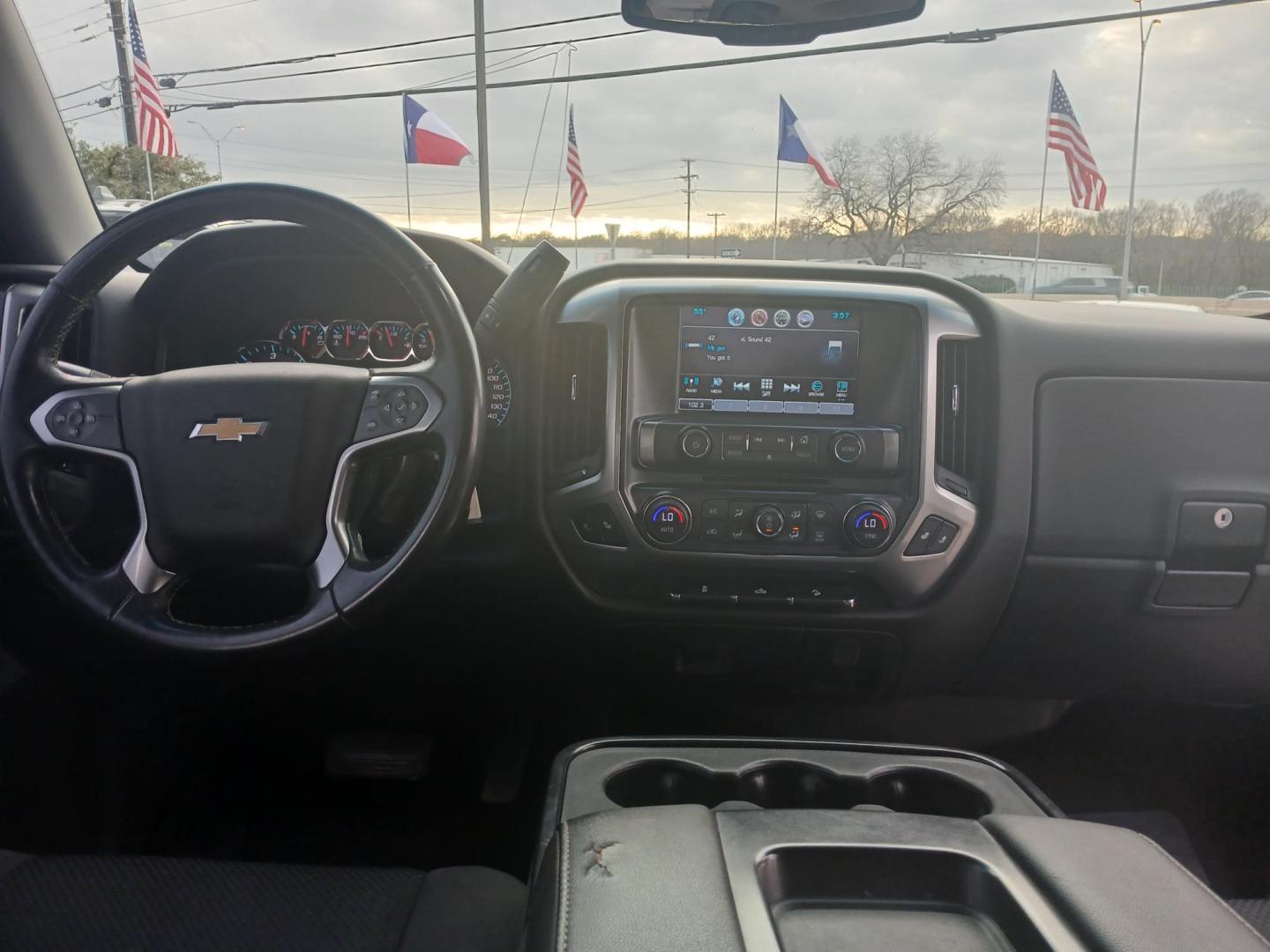 2017 BLACK Chevrolet Silverado 1500 LT Crew Cab 4WD (3GCUKREC8HG) with an 5.3L V8 OHV 16V engine, 6A transmission, located at 420 I-35E, Lancaster, TX, 75146, (469) 297-4144, 32.593929, -96.823685 - Photo#5