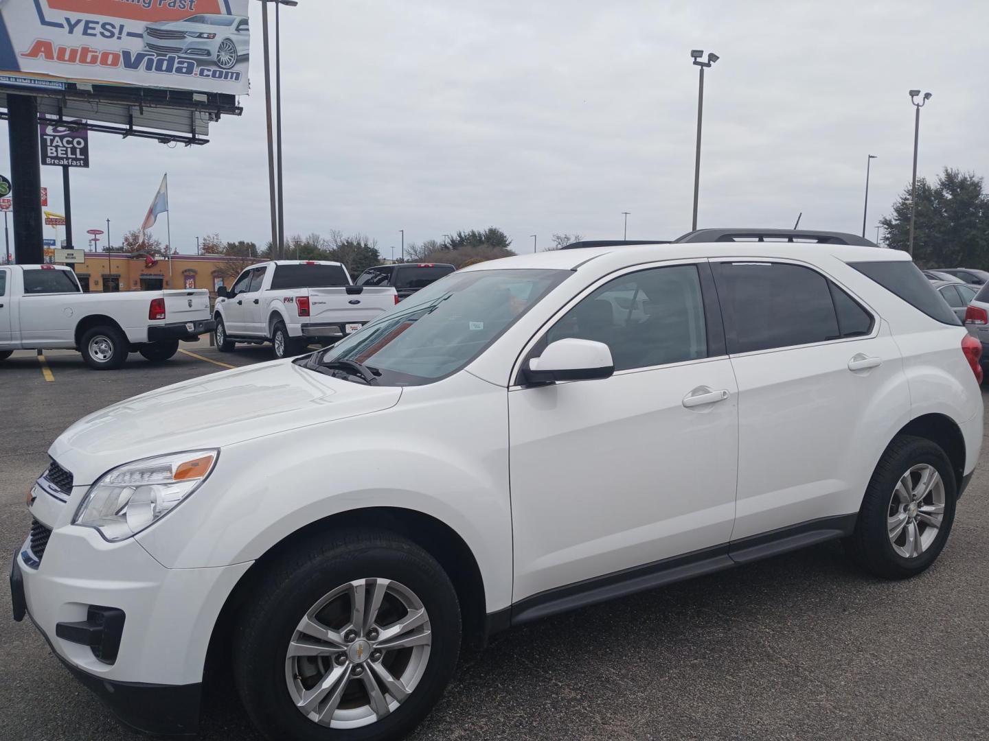 2014 WHITE Chevrolet Equinox 1LT 2WD (2GNALBEK7E6) with an 2.4L L4 DOHC 16V engine, 6-Speed Automatic transmission, located at 420 I-35E, Lancaster, TX, 75146, (469) 297-4144, 32.593929, -96.823685 - Photo#0