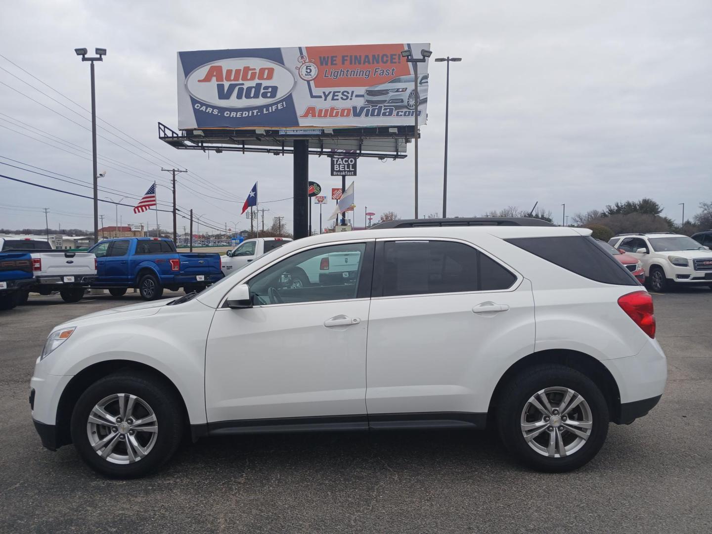 2014 WHITE Chevrolet Equinox 1LT 2WD (2GNALBEK7E6) with an 2.4L L4 DOHC 16V engine, 6-Speed Automatic transmission, located at 420 I-35E, Lancaster, TX, 75146, (469) 297-4144, 32.593929, -96.823685 - Photo#1