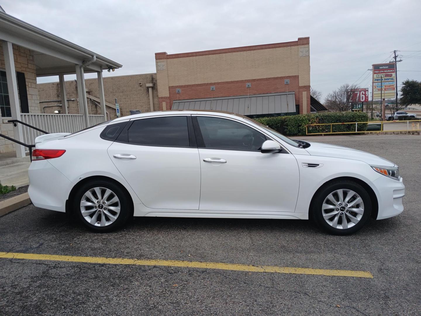 2016 WHITE Kia Optima EX (5XXGU4L3XGG) with an 2.4L L4 DOHC 16V engine, 6A transmission, located at 420 I-35E, Lancaster, TX, 75146, (469) 297-4144, 32.593929, -96.823685 - Photo#1