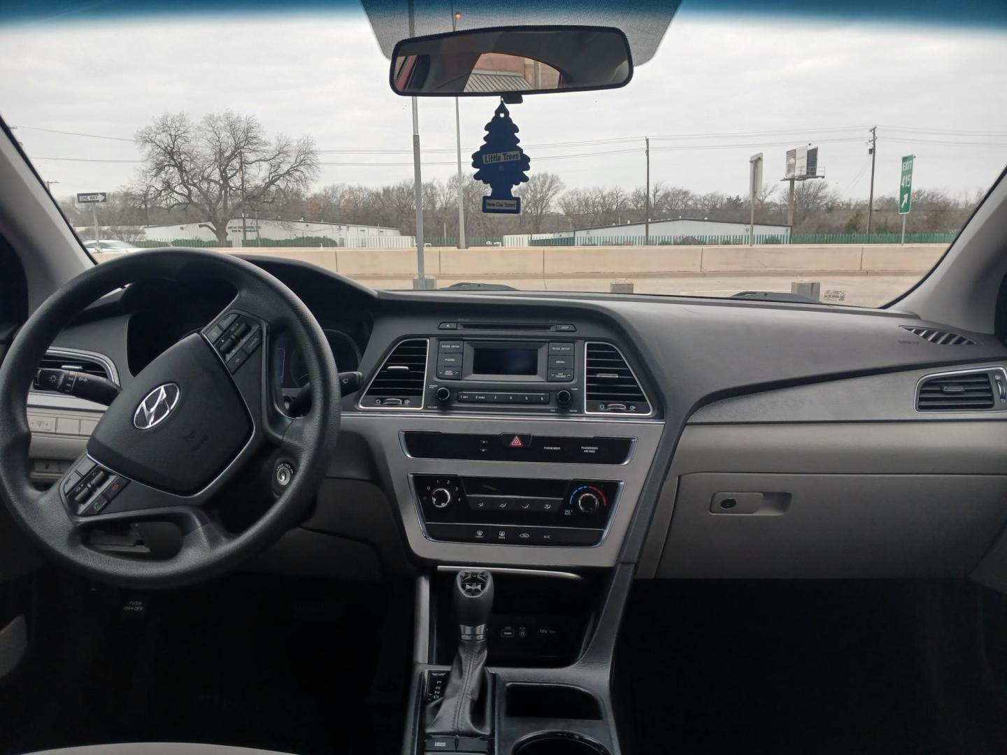 2015 RED Hyundai Sonata Sport (5NPE34AF8FH) with an 2.4L L4 DOHC 16V engine, 6-Speed Automatic transmission, located at 420 I-35E, Lancaster, TX, 75146, (469) 297-4144, 32.593929, -96.823685 - Photo#4