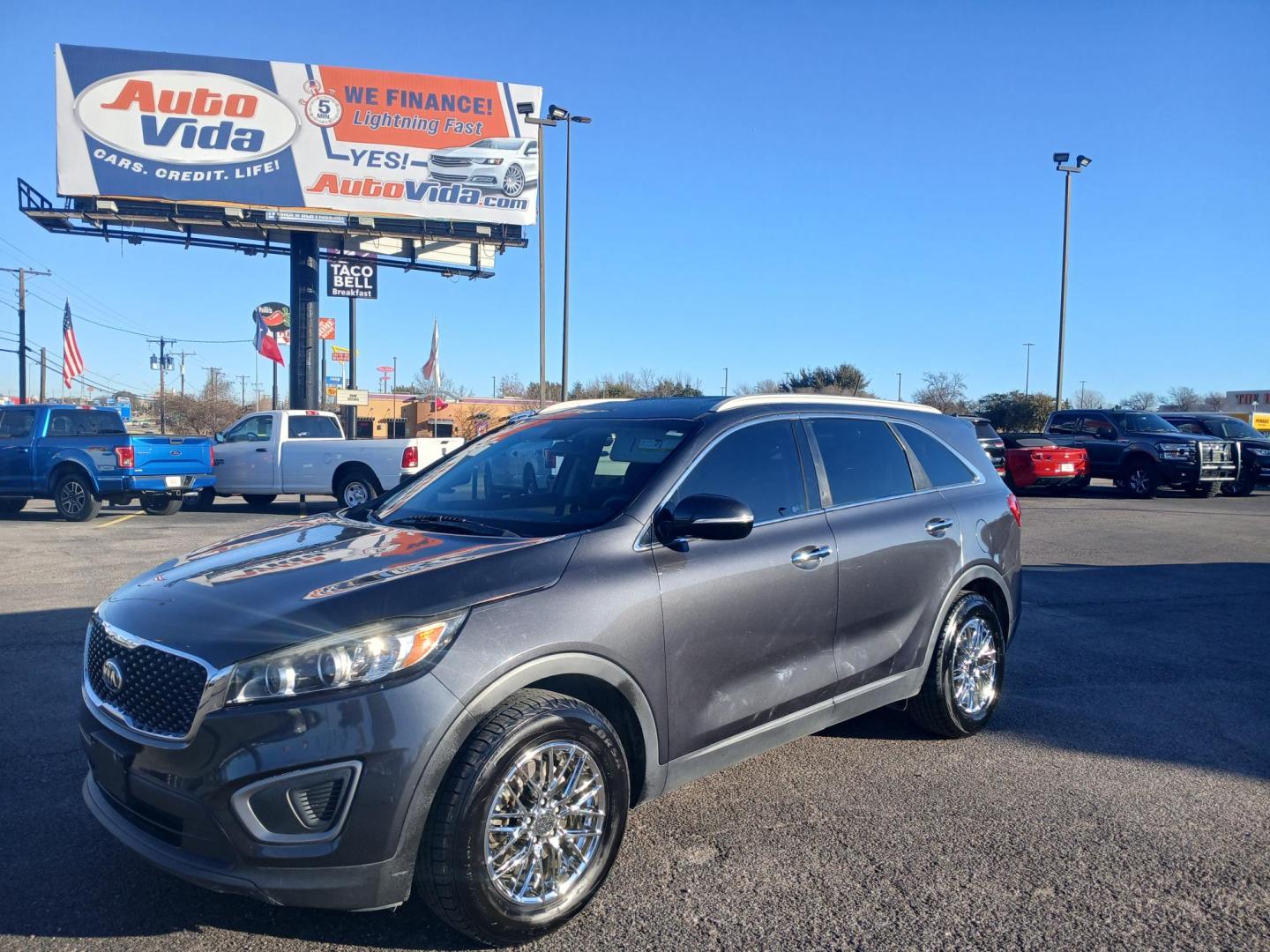 2016 GRAY Kia Sorento LX 2WD (5XYPG4A34GG) with an 2.4L L4 DOHC 16V engine, 6-Speed Automatic transmission, located at 420 I-35E, Lancaster, TX, 75146, (469) 297-4144, 32.593929, -96.823685 - Photo#0