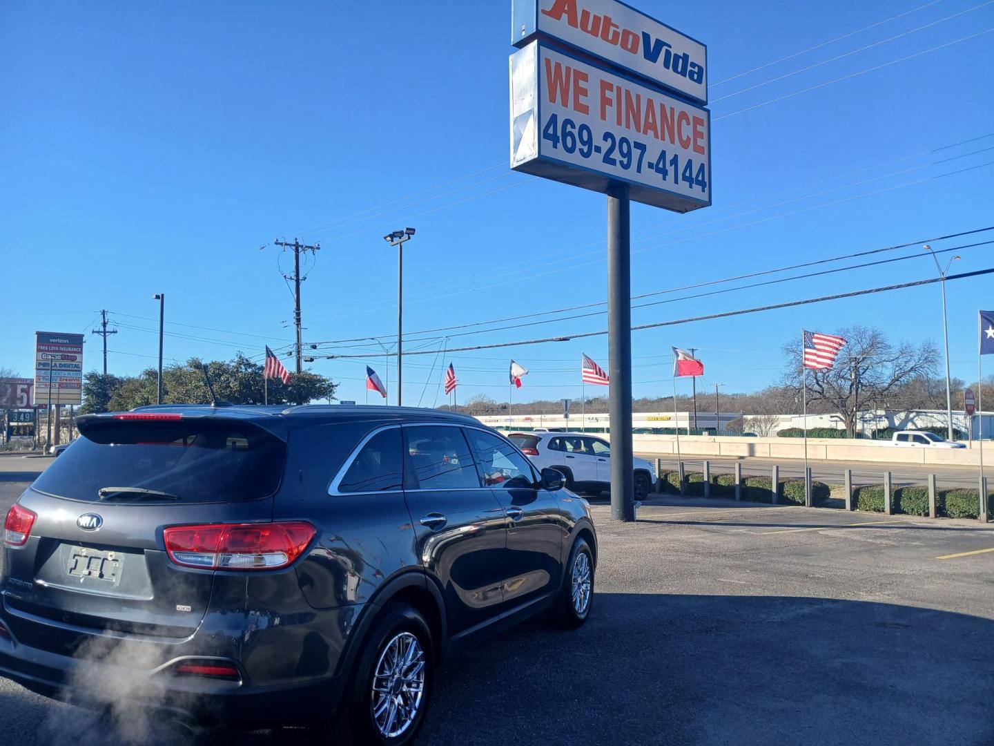 2016 GRAY Kia Sorento LX 2WD (5XYPG4A34GG) with an 2.4L L4 DOHC 16V engine, 6-Speed Automatic transmission, located at 420 I-35E, Lancaster, TX, 75146, (469) 297-4144, 32.593929, -96.823685 - Photo#2