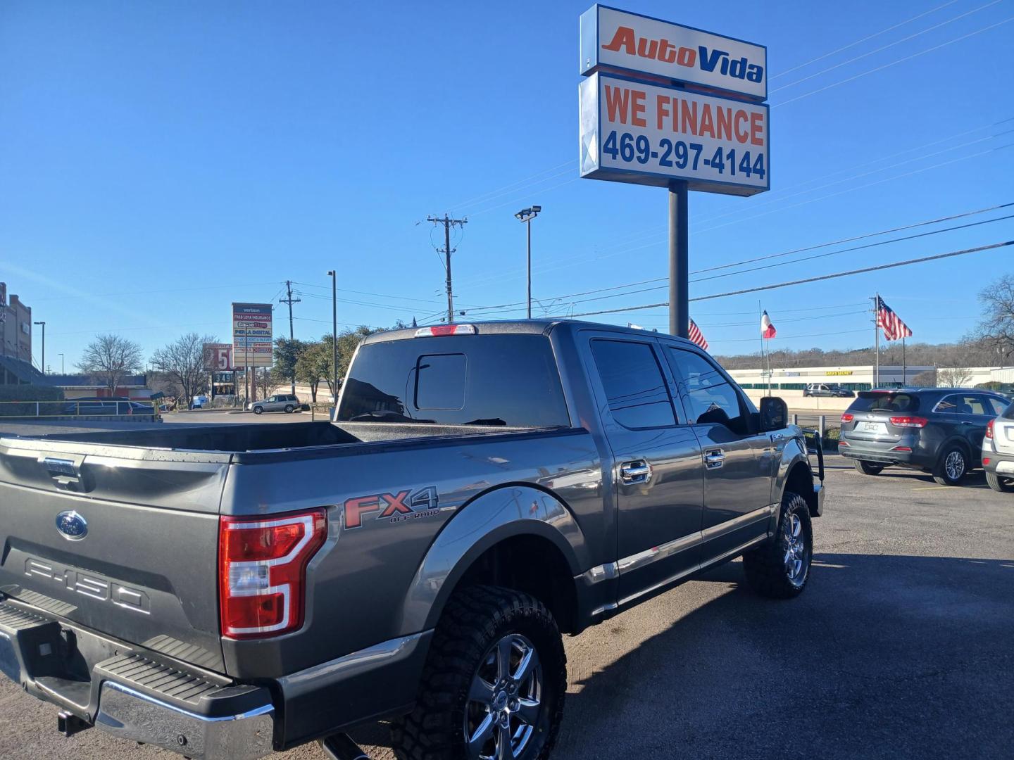 2018 GRAY Ford F-150 XLT SuperCrew 5.5-ft. Bed 4WD (1FTEW1EG3JK) with an 3.5L V6 TURBO engine, 6A transmission, located at 420 I-35E, Lancaster, TX, 75146, (469) 297-4144, 32.593929, -96.823685 - Photo#2