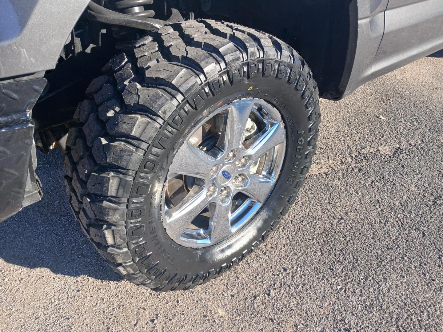 2018 GRAY Ford F-150 XLT SuperCrew 5.5-ft. Bed 4WD (1FTEW1EG3JK) with an 3.5L V6 TURBO engine, 6A transmission, located at 420 I-35E, Lancaster, TX, 75146, (469) 297-4144, 32.593929, -96.823685 - Photo#5