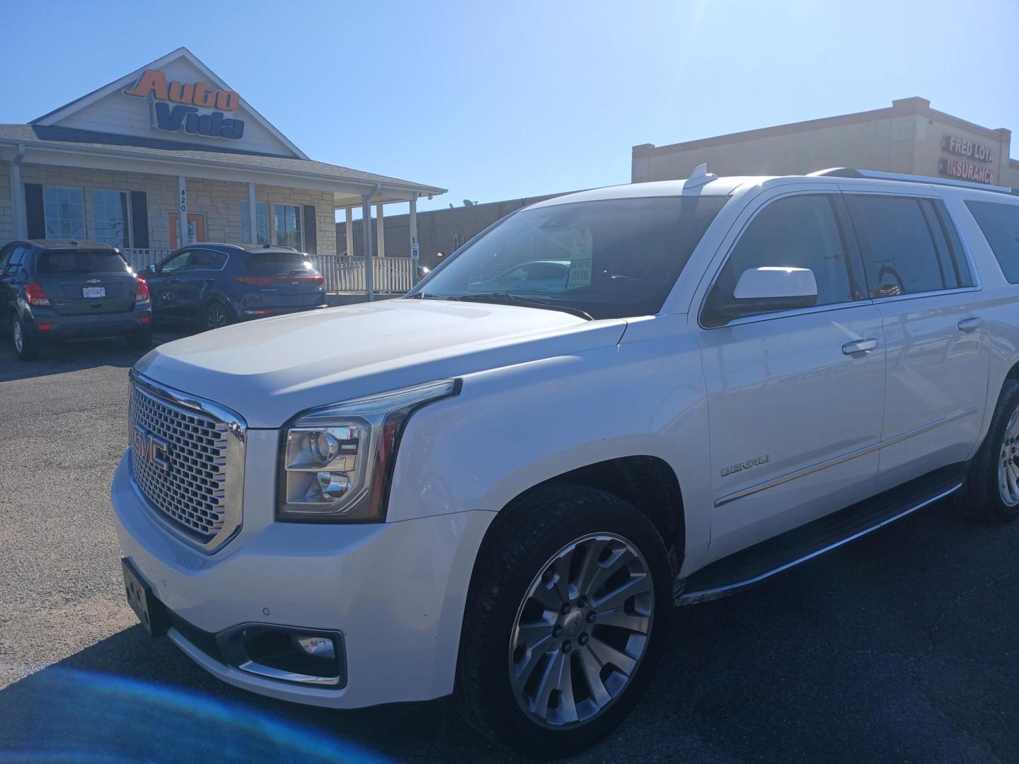 2016 WHITE GMC Yukon XL Denali 2WD (1GKS1HKJ5GR) with an 6.2L V8 OHV 16V engine, 6A transmission, located at 420 I-35E, Lancaster, TX, 75146, (469) 297-4144, 32.593929, -96.823685 - Photo#0