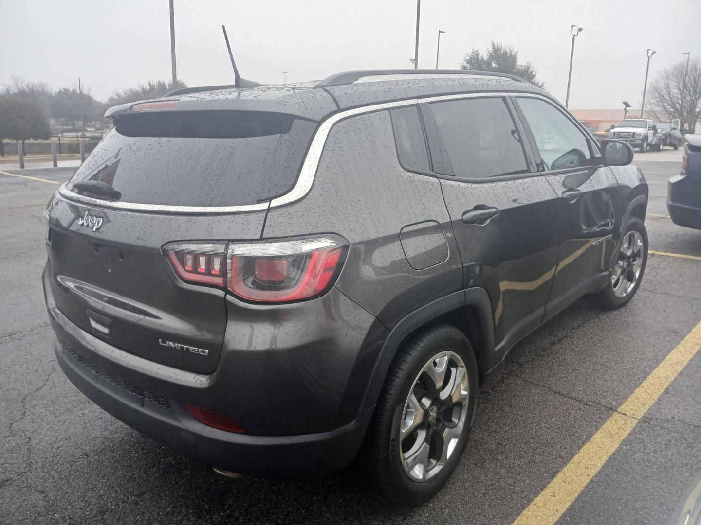 2017 SILVER Jeep Grand Cherokee Laredo 2WD (1C4RJEAG4HC) with an 3.6L V6 DOHC 24V engine, 8A transmission, located at 420 I-35E, Lancaster, TX, 75146, (469) 297-4144, 32.593929, -96.823685 - Photo#1