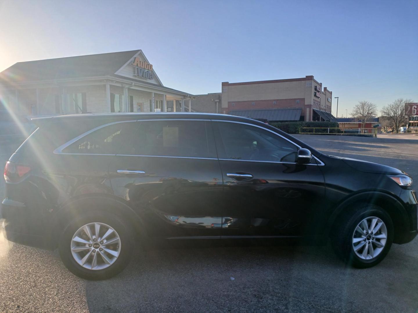 2019 BLACK Kia Sorento LX 2WD (5XYPG4A35KG) with an 2.4L L4 DOHC 16V engine, 6A transmission, located at 420 I-35E, Lancaster, TX, 75146, (469) 297-4144, 32.593929, -96.823685 - Photo#0