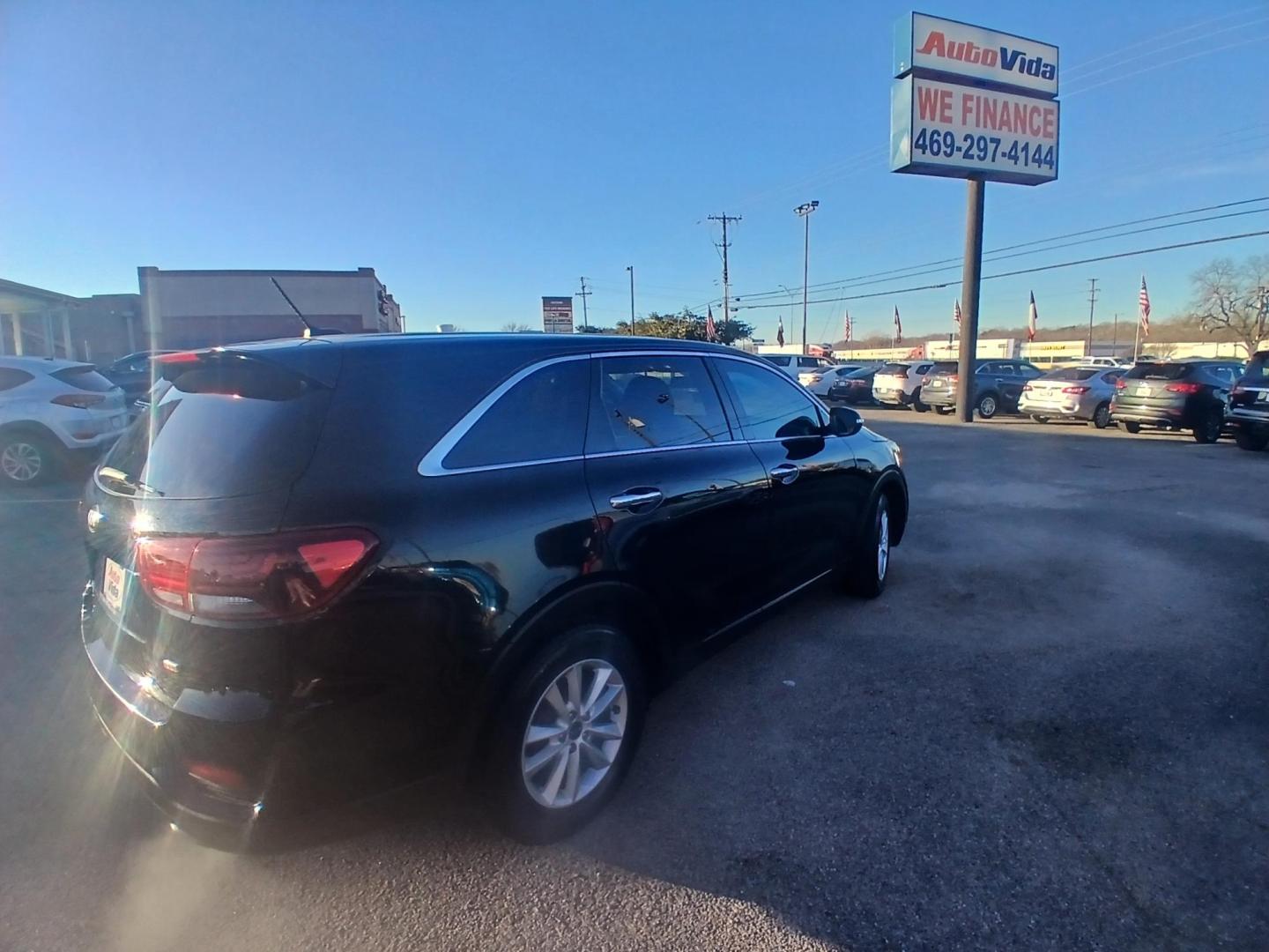 2019 BLACK Kia Sorento LX 2WD (5XYPG4A35KG) with an 2.4L L4 DOHC 16V engine, 6A transmission, located at 420 I-35E, Lancaster, TX, 75146, (469) 297-4144, 32.593929, -96.823685 - Photo#1