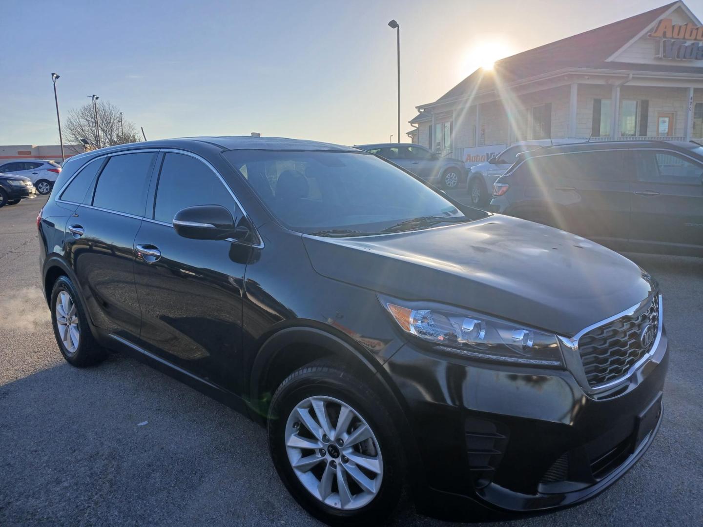 2019 BLACK Kia Sorento LX 2WD (5XYPG4A35KG) with an 2.4L L4 DOHC 16V engine, 6A transmission, located at 420 I-35E, Lancaster, TX, 75146, (469) 297-4144, 32.593929, -96.823685 - Photo#2