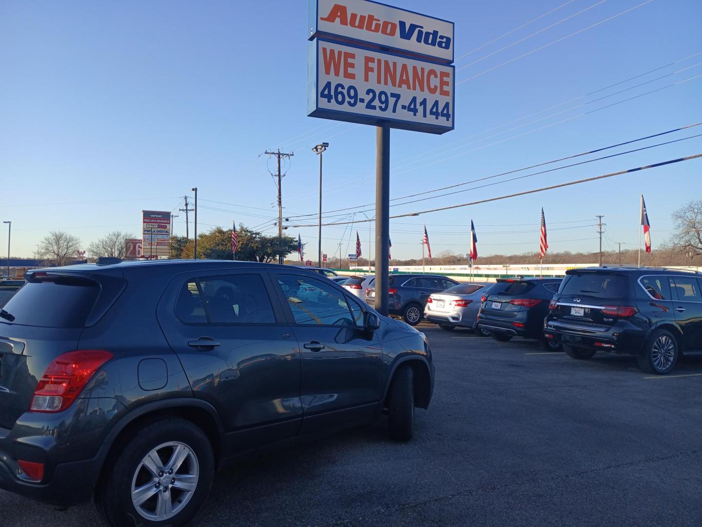 2019 GRAY Chevrolet Trax LS FWD (3GNCJKSB6KL) with an 1.4L L4 DOHC 16V engine, 6A transmission, located at 420 I-35E, Lancaster, TX, 75146, (469) 297-4144, 32.593929, -96.823685 - Photo#4