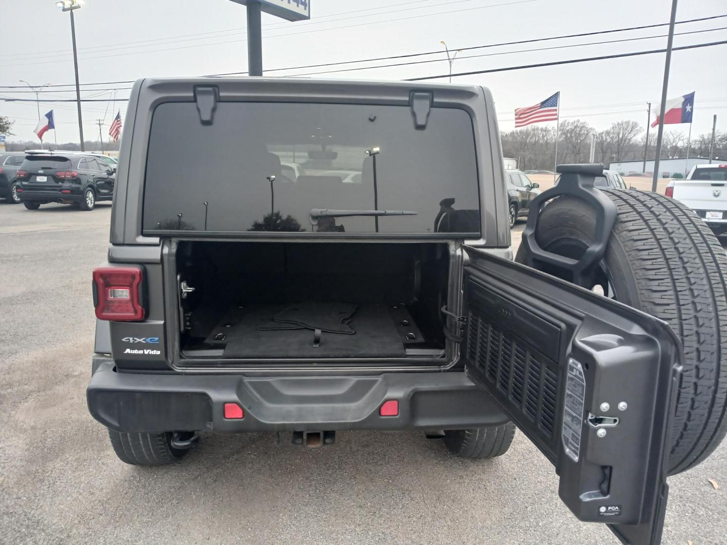 2021 GRAY Jeep Wrangler Unlimited Sahara 4XE (1C4JJXP60MW) with an 2.0L L4 DOHC 16V HYBRID engine, 8A transmission, located at 420 I-35E, Lancaster, TX, 75146, (469) 297-4144, 32.593929, -96.823685 - Photo#4