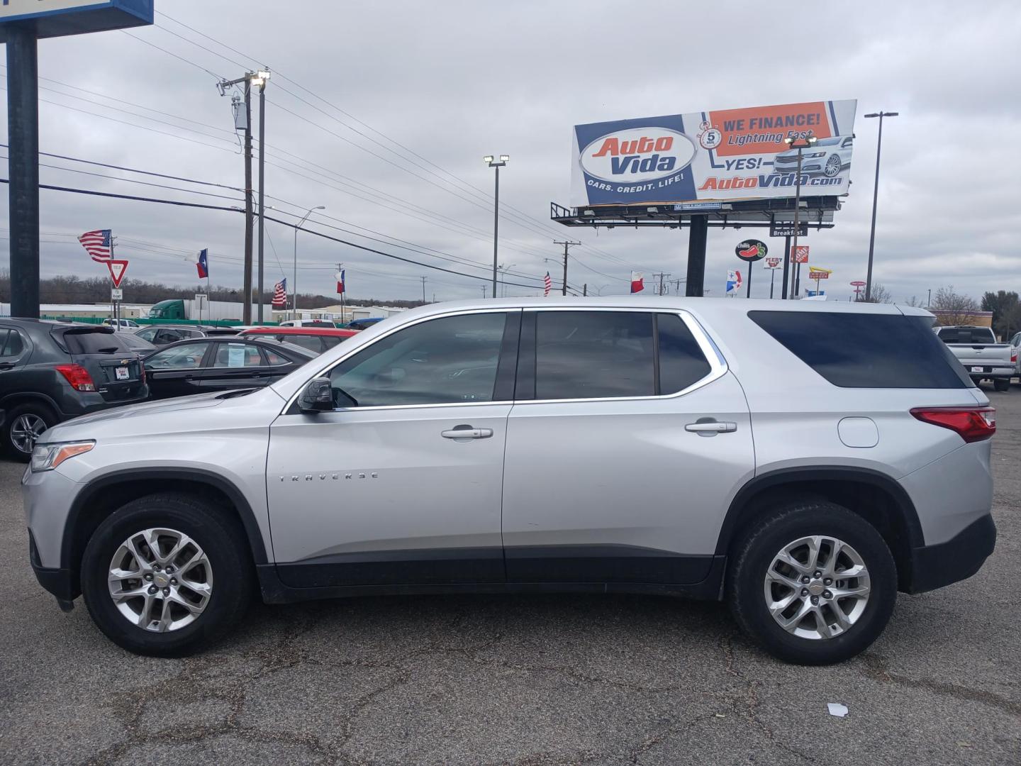 2020 SILVER Chevrolet Traverse LS FWD (1GNERFKW7LJ) with an 3.6L V6 DOHC 24V engine, 9A transmission, located at 420 I-35E, Lancaster, TX, 75146, (469) 297-4144, 32.593929, -96.823685 - Photo#1