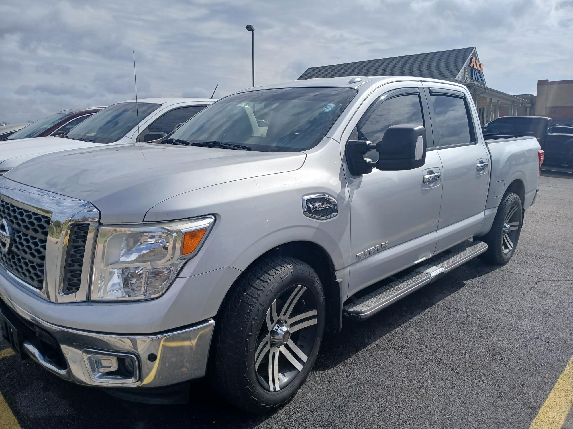 photo of 2017 Nissan Titan S Crew Cab 2WD