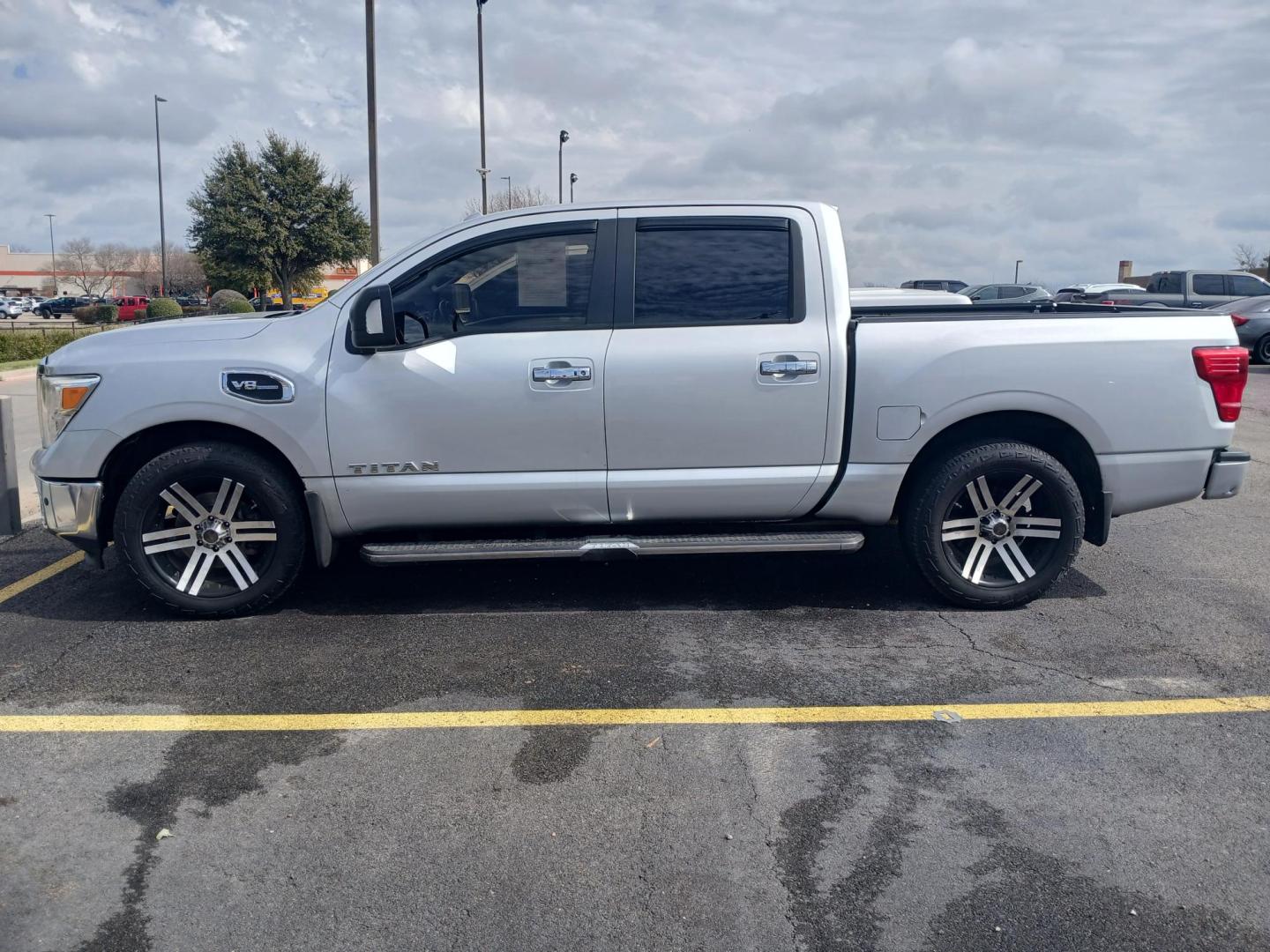 2017 SILVER Nissan Titan S Crew Cab 2WD (1N6AA1E68HN) with an 5.6L V8 DOHC 32V engine, 6A transmission, located at 420 I-35E, Lancaster, TX, 75146, (469) 297-4144, 32.593929, -96.823685 - Photo#1