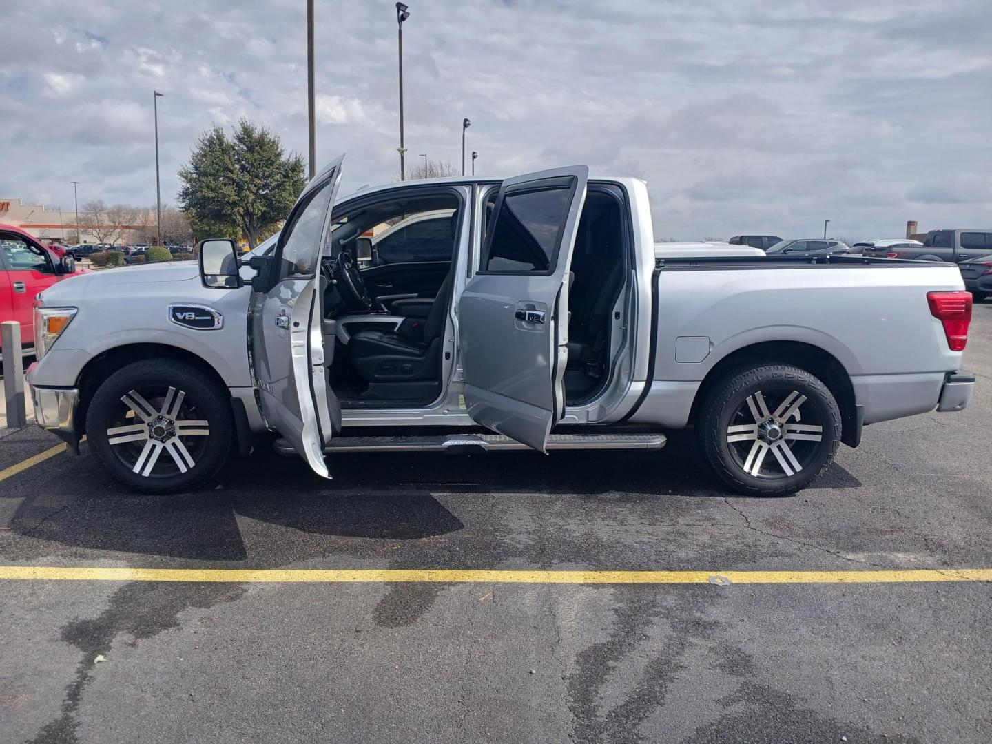 2017 SILVER Nissan Titan S Crew Cab 2WD (1N6AA1E68HN) with an 5.6L V8 DOHC 32V engine, 6A transmission, located at 420 I-35E, Lancaster, TX, 75146, (469) 297-4144, 32.593929, -96.823685 - Photo#2